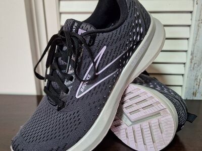 Womens Brooks Levitate 5s Sz 8.5