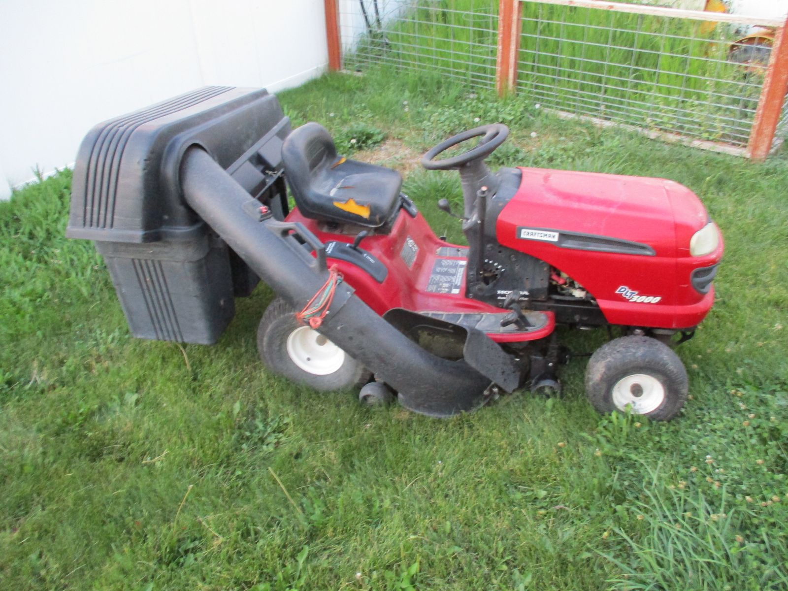 Craftsman DLT3000 lawn mower