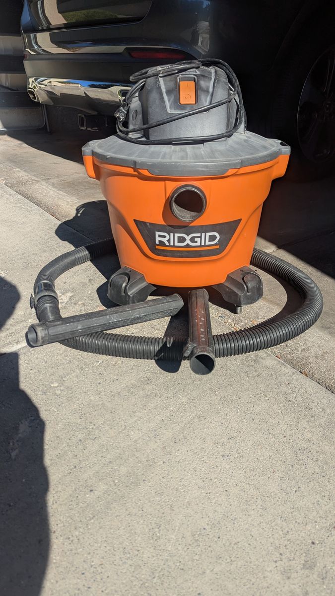 RIDGID Wet/Dry Shop Vacuum – Great Condition, Missing Handle