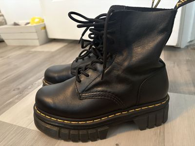 Dr Martens Boots Women’s Size 7