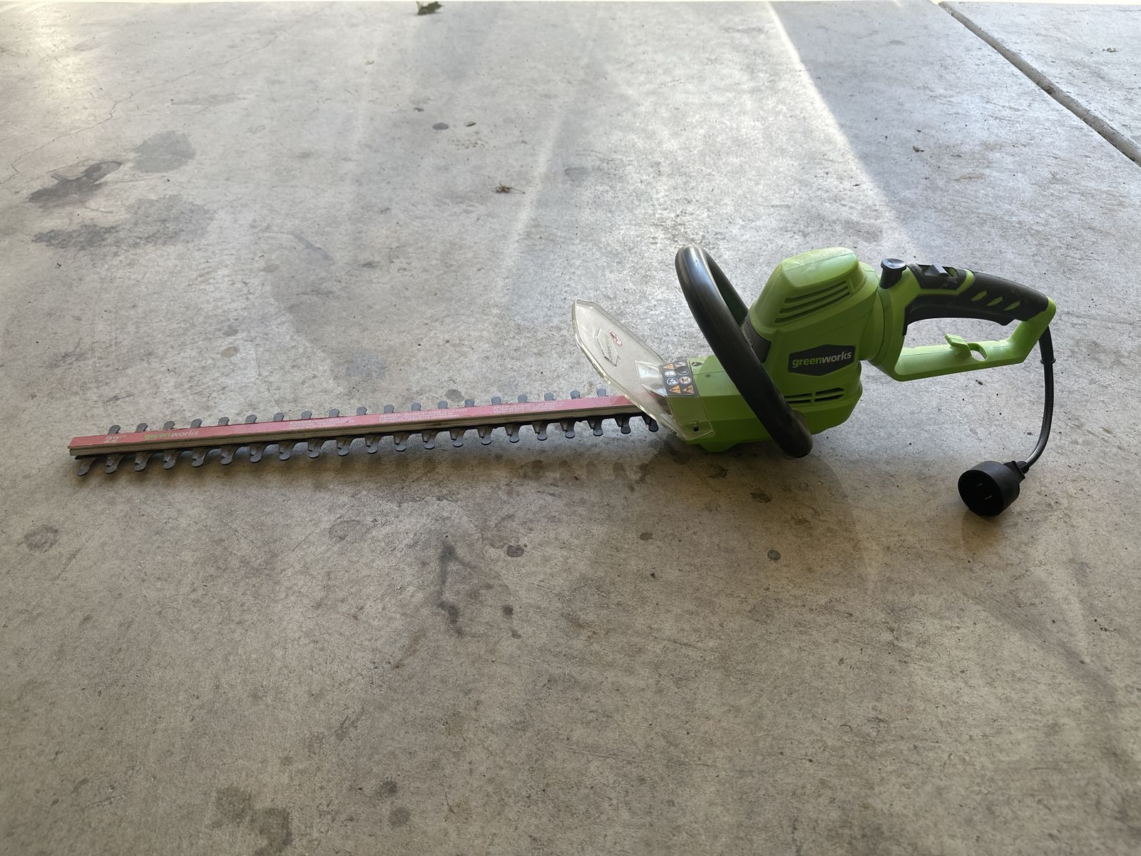Greenworks 22-inch Corded Electric Hedge Trimmer, 4 Amp