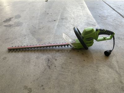 Greenworks 22-inch Corded Electric Hedge Trimmer, 4 Amp