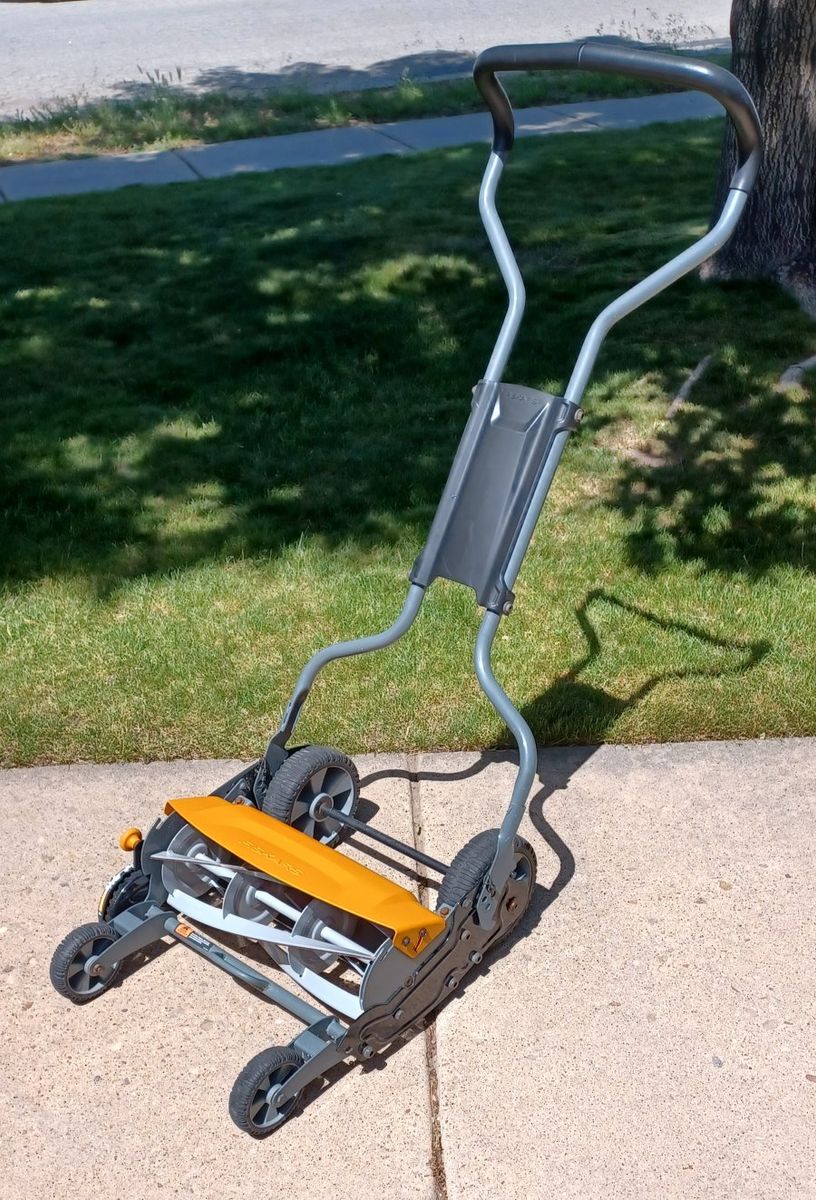 Fiskars Reel Mower