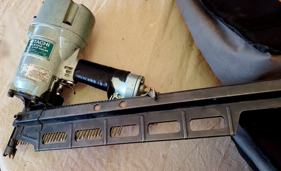 Hitachi NR83A2(S) 21° Pneumatic Framing Nailer