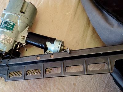 Hitachi NR83A2(S) 21° Pneumatic Framing Nailer