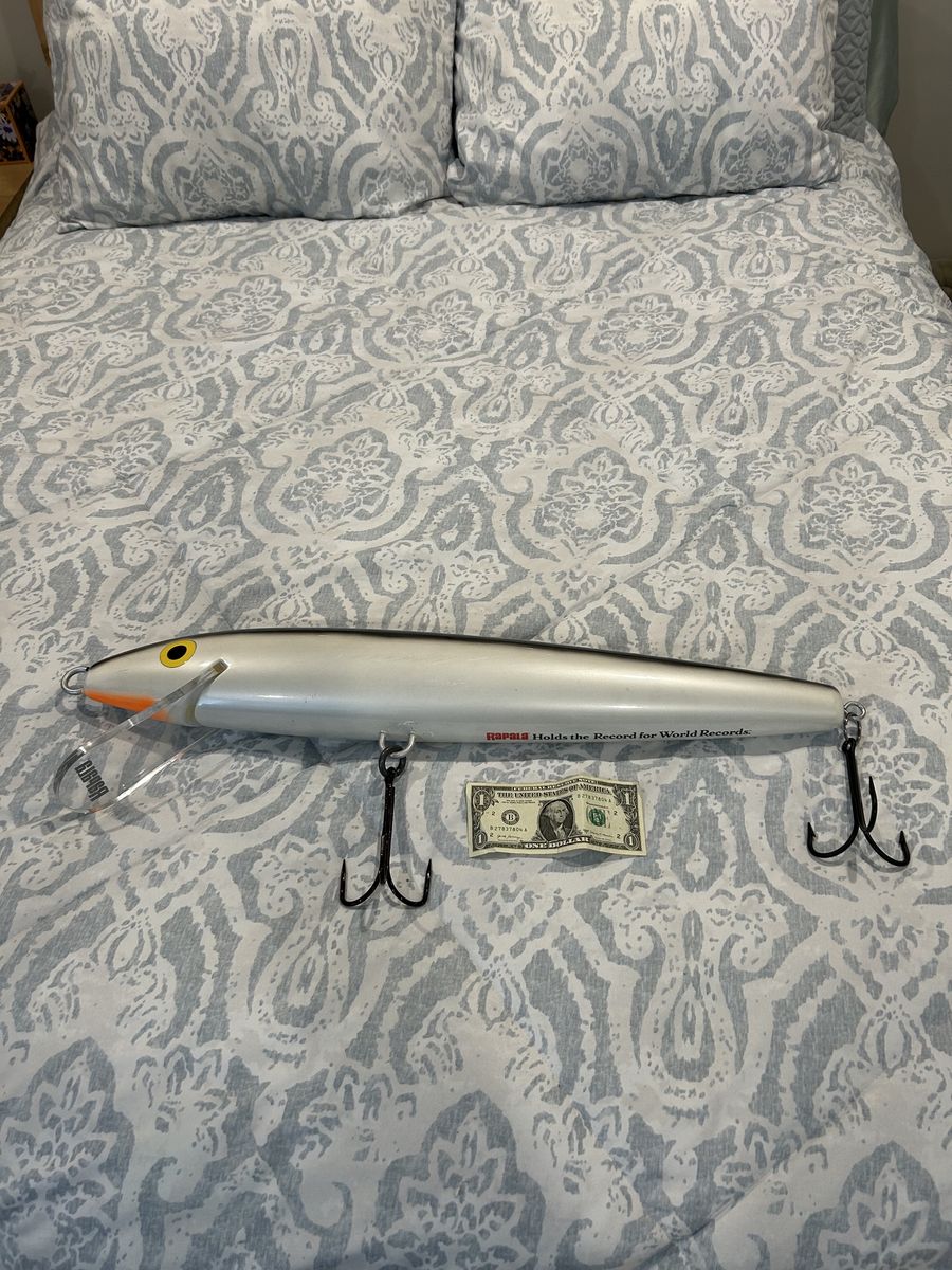 Giant Rapala lure--29 inches, for display