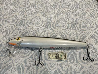 Giant Rapala lure--29 inches, for display