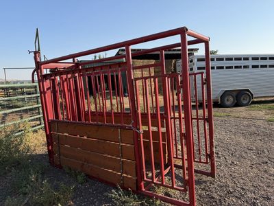 Heavy Duty Steel Livestock Chute with removable Wood Base Panels