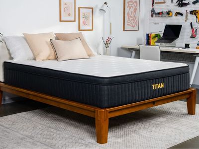 Like New - Titan Plus Luxe Hybrid King Mattress
