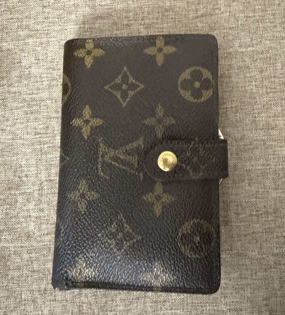 Louis Vuitton Monogram Kisslock Wallet