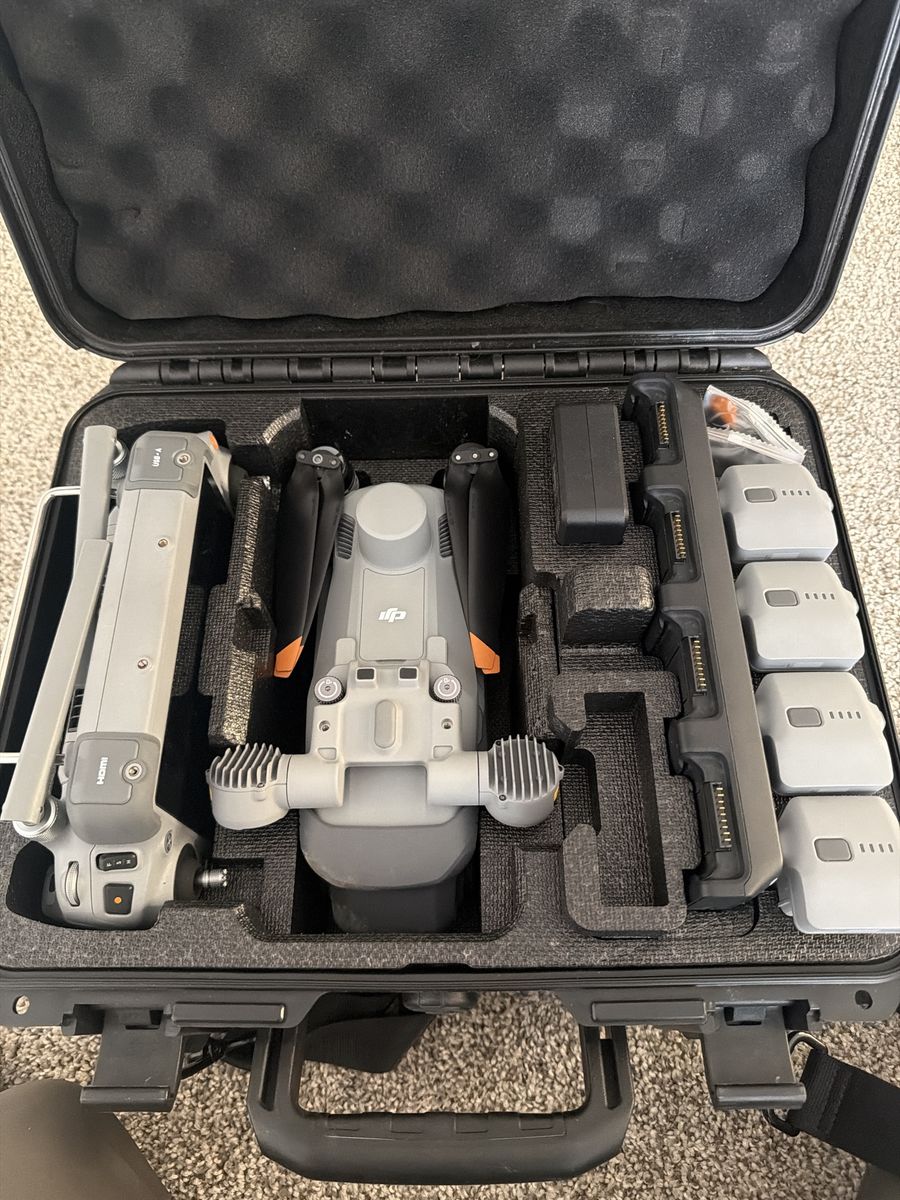 DJI Matrice 4T Thermal Drone Kit with Controller, Batteries & Hard Case