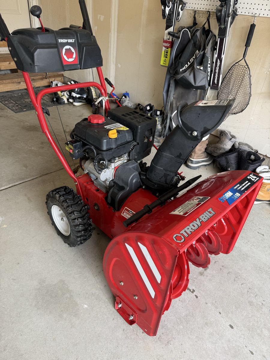 Troy-Bilt Storm 2410 24-Inch Gas Snow Blower