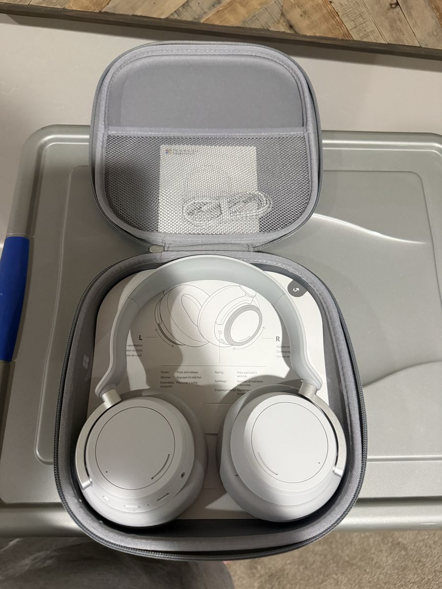 Microsoft Surface Headphones 2 - Light Gray Bluetooth Wireless Over-Ear Headphones