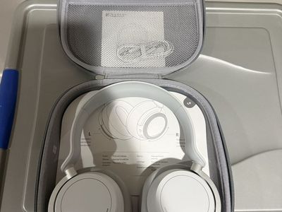Microsoft Surface Headphones 2 - Light Gray Bluetooth Wireless Over-Ear Headphones