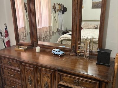 Gorgeous large 9 drawer dresser