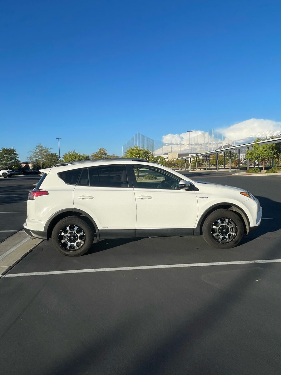 2018 TOYOTA RAV4 XLE