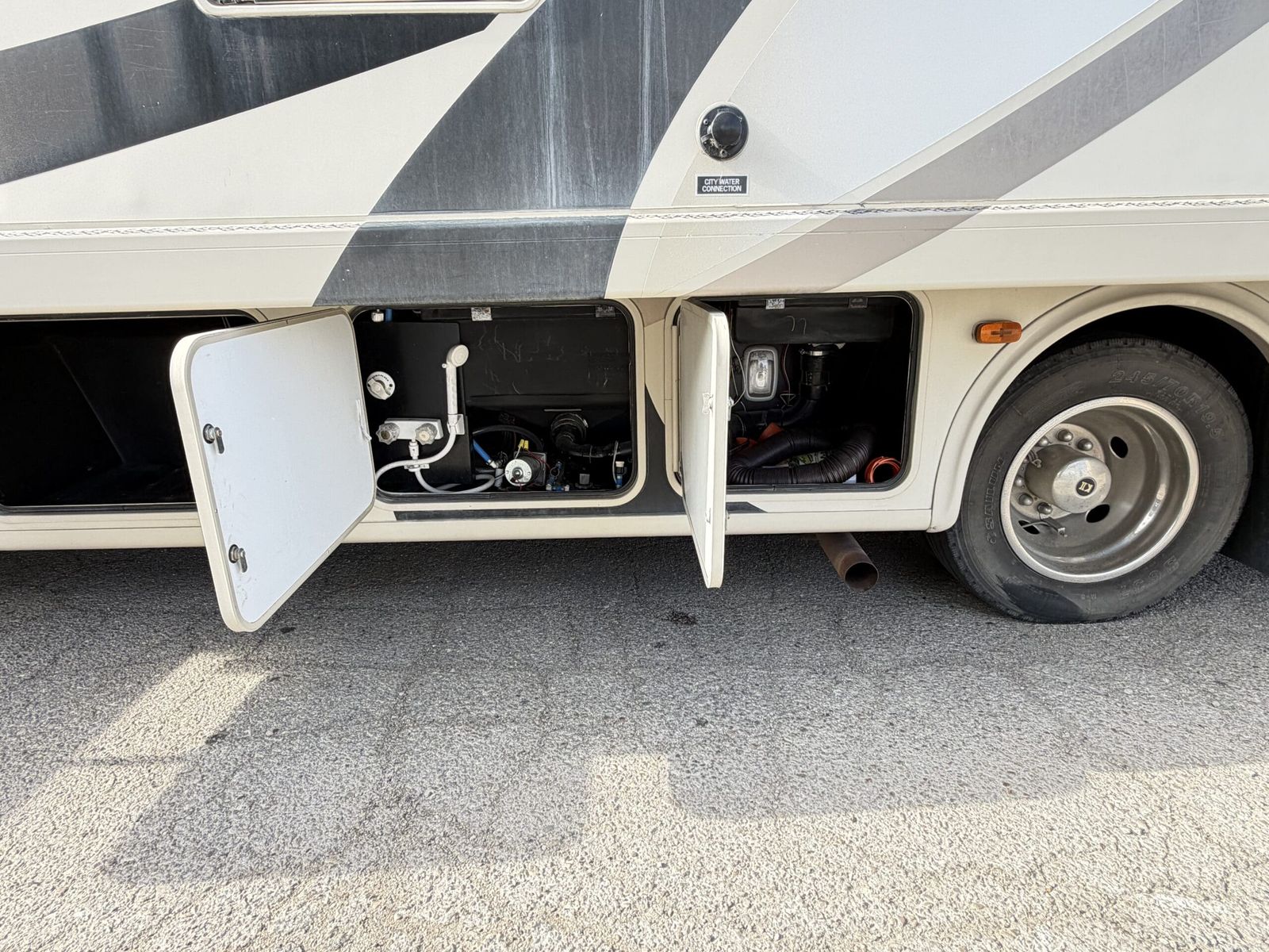 Main image 5