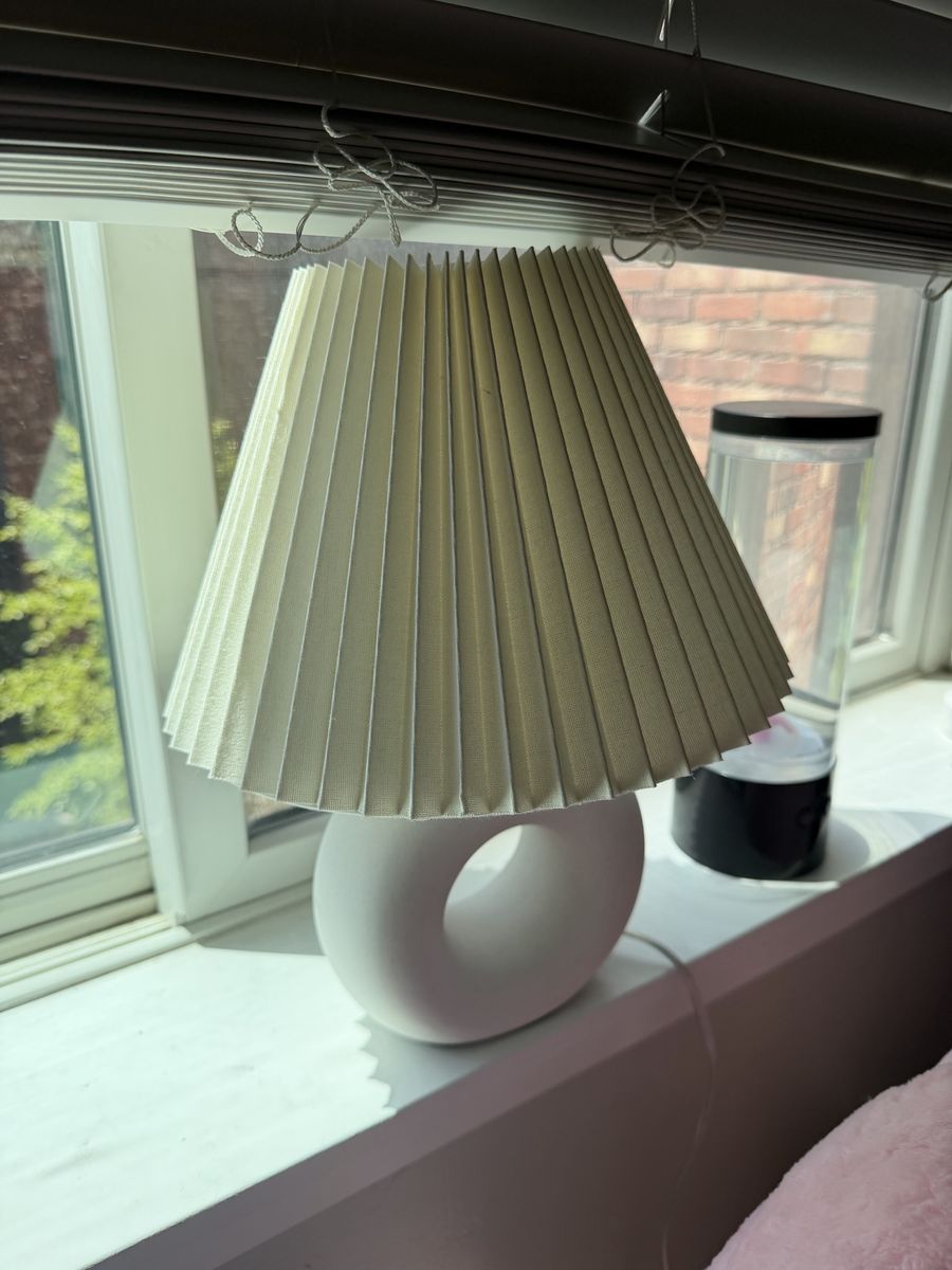 Modern White Ceramic Donut Table Lamp with Pleated Shade - Minimalist Accent Light