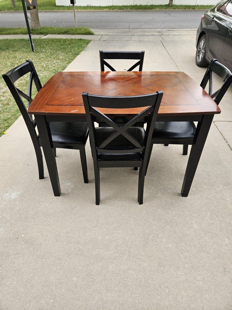 Dining table for sale