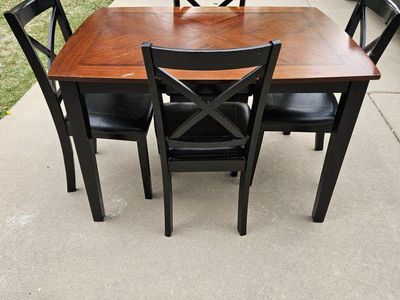 Dining table for sale