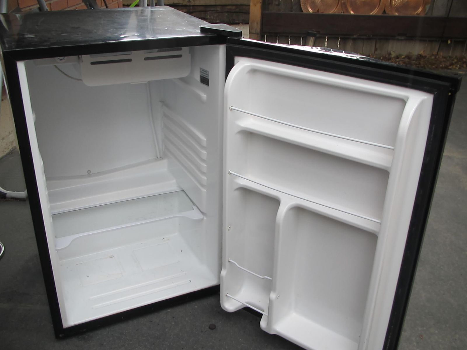 GE mini refrigerator & chiller