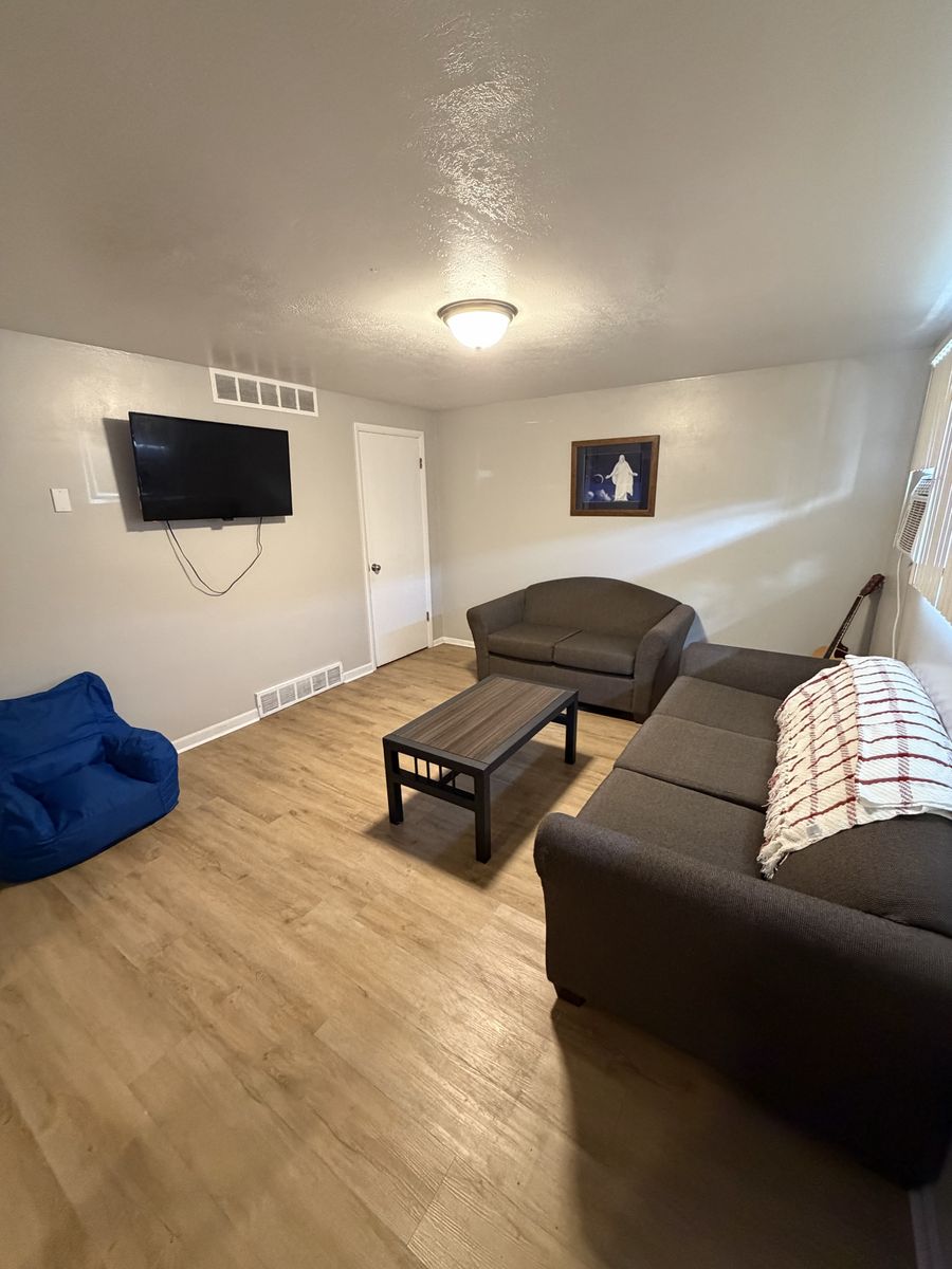 Flexible Move In (may/june) 2 Bed Lease Takeover