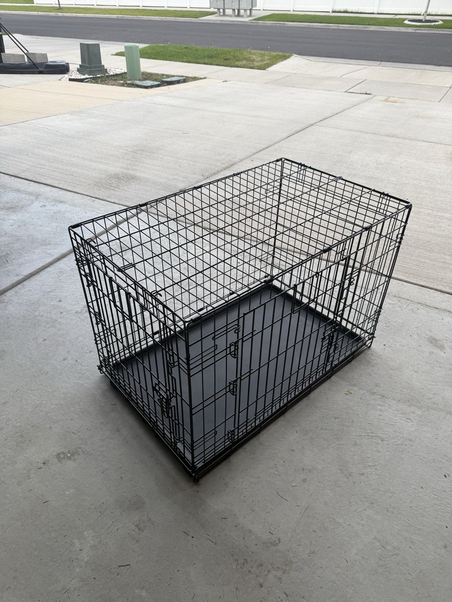 36” Black Metal Dog Crate with Plastic Tray