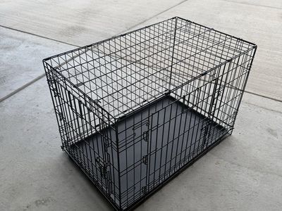 36” Black Metal Dog Crate with Plastic Tray
