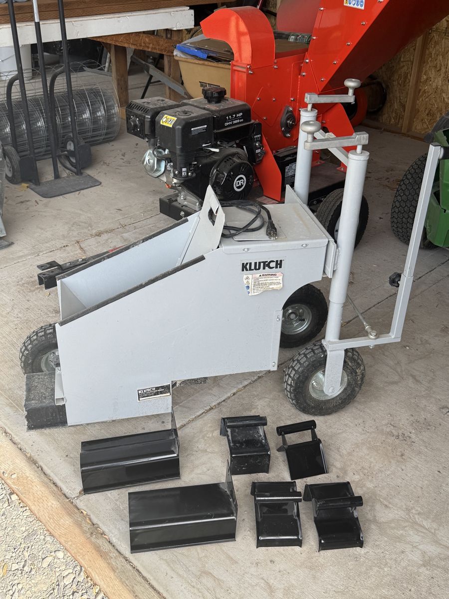 Klutch 11.7 HP Manual Concrete Mixer/Applicator - Used Industrial Equipment