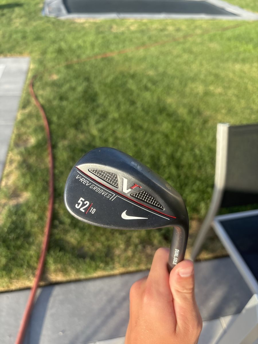 Nike VR V-Rev Grooves 52 Degree Loft 10 Bounce Golf Wedge
