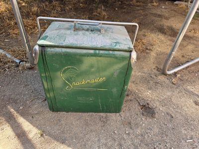 Vintage Snackmaster Green Metal Cooler Picnic Ice Chest with Metal Handle