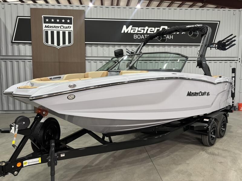 2025 MasterCraft NXT22 (Grey) – Seats 14 – Lake Powell Rental
