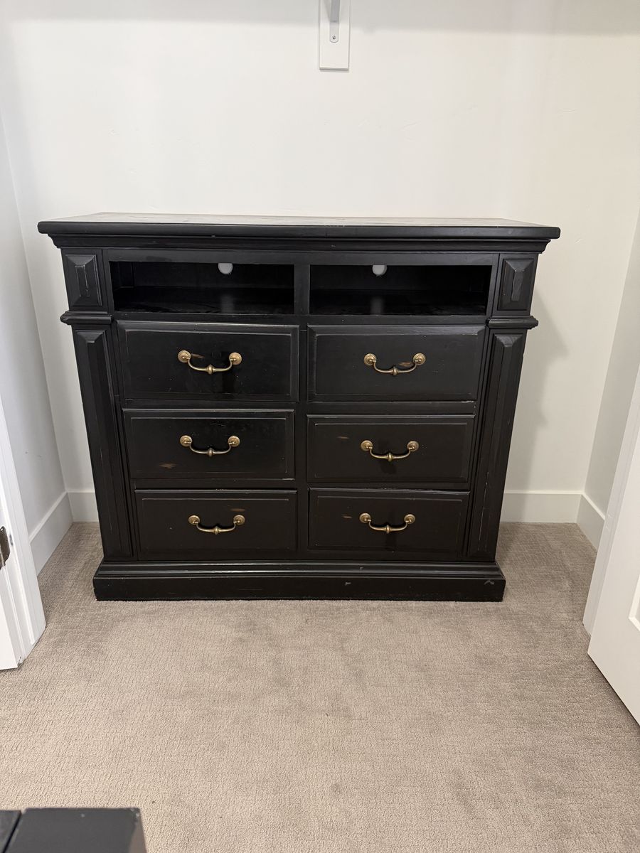 Dresser - 6 Drawers