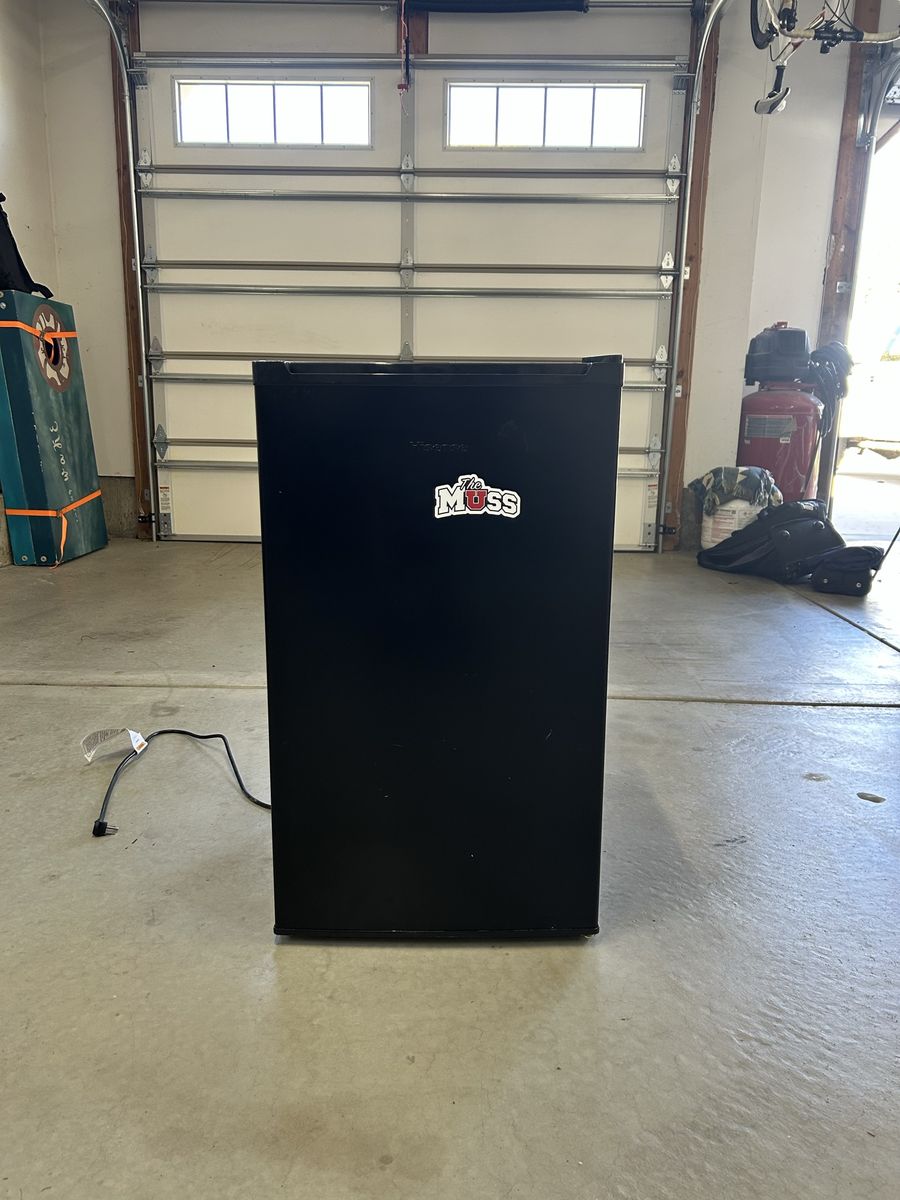 Hisense Mini Refrigerator