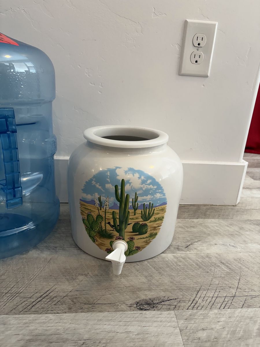 Water Dispenser With 3-5 Gallon Water Jugs