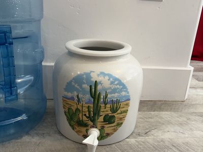 Water Dispenser With 3-5 Gallon Water Jugs