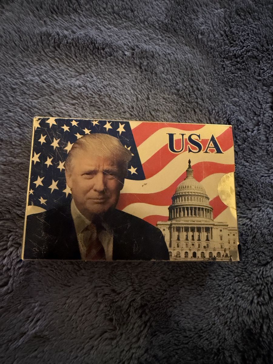 Trump Gold Slippery Cards