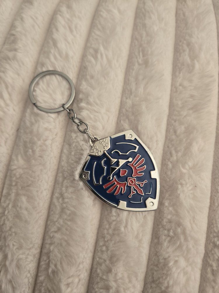 *NEW* Bulk Legend of Zelda Hylian Shield Keychain - Lot of 13!!