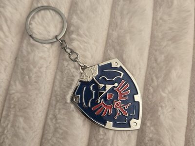 *NEW* Bulk Legend of Zelda Hylian Shield Keychain - Lot of 13!!