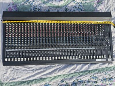 Mackie VLZ 32.4.2 4-Bus Mxing Console SR32.4