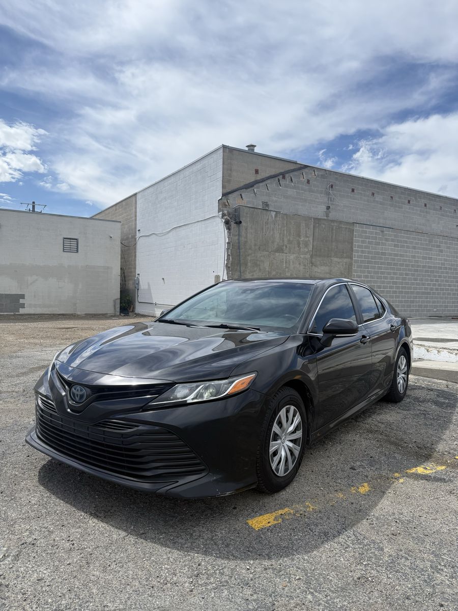 2019 Toyota Camry Hybrid LE