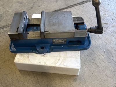 Kurt D60-1 6” milling vise
