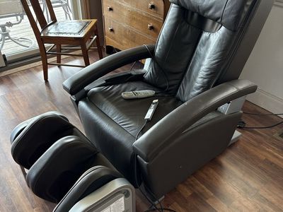 Panasonic EP1082 massage chair with leg massager