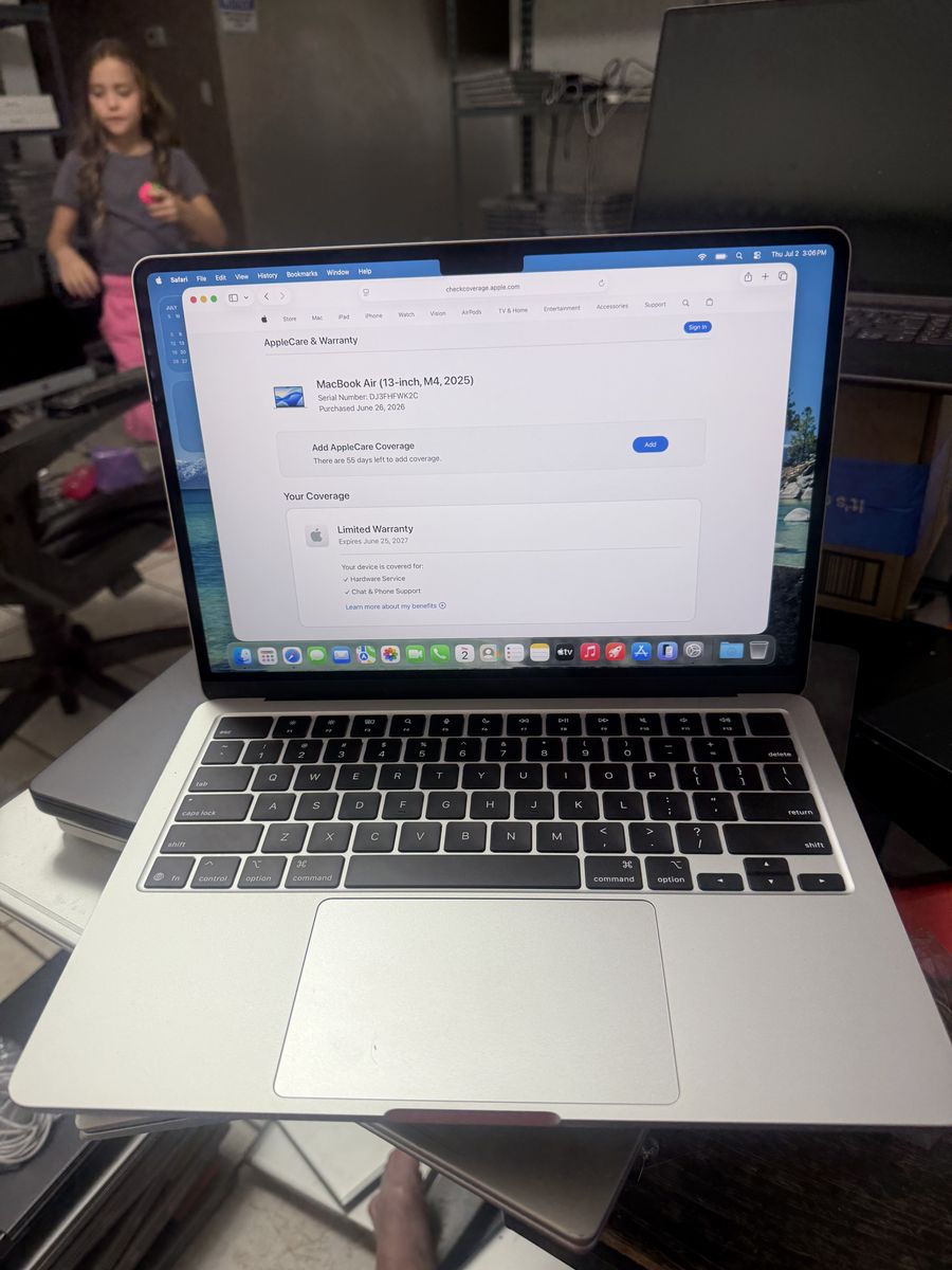 BRAND NEW Apple MacBook Air 13-inch (M4, 2025) 24GB RAM, 512GB SSD, WITH APPLECARE