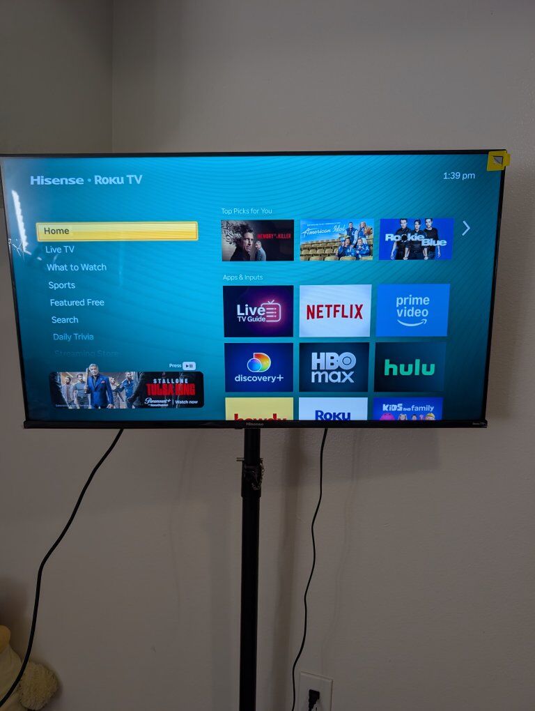 Hisense 40” Roku Smart TV + Floor Stand – Excellen