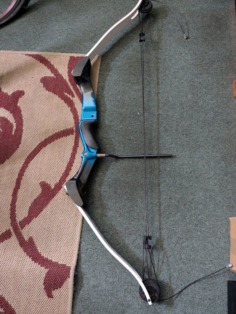 Browning Compound bow with Mag riser needs string!