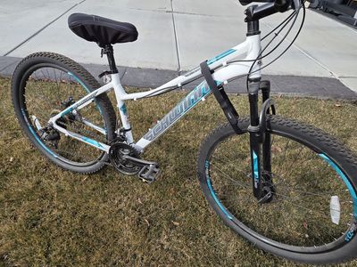 Schwinn Comp Women's Mountain Bike 27.5" Wheels, Aluminum Frame, White/Blue - Excellent Condition