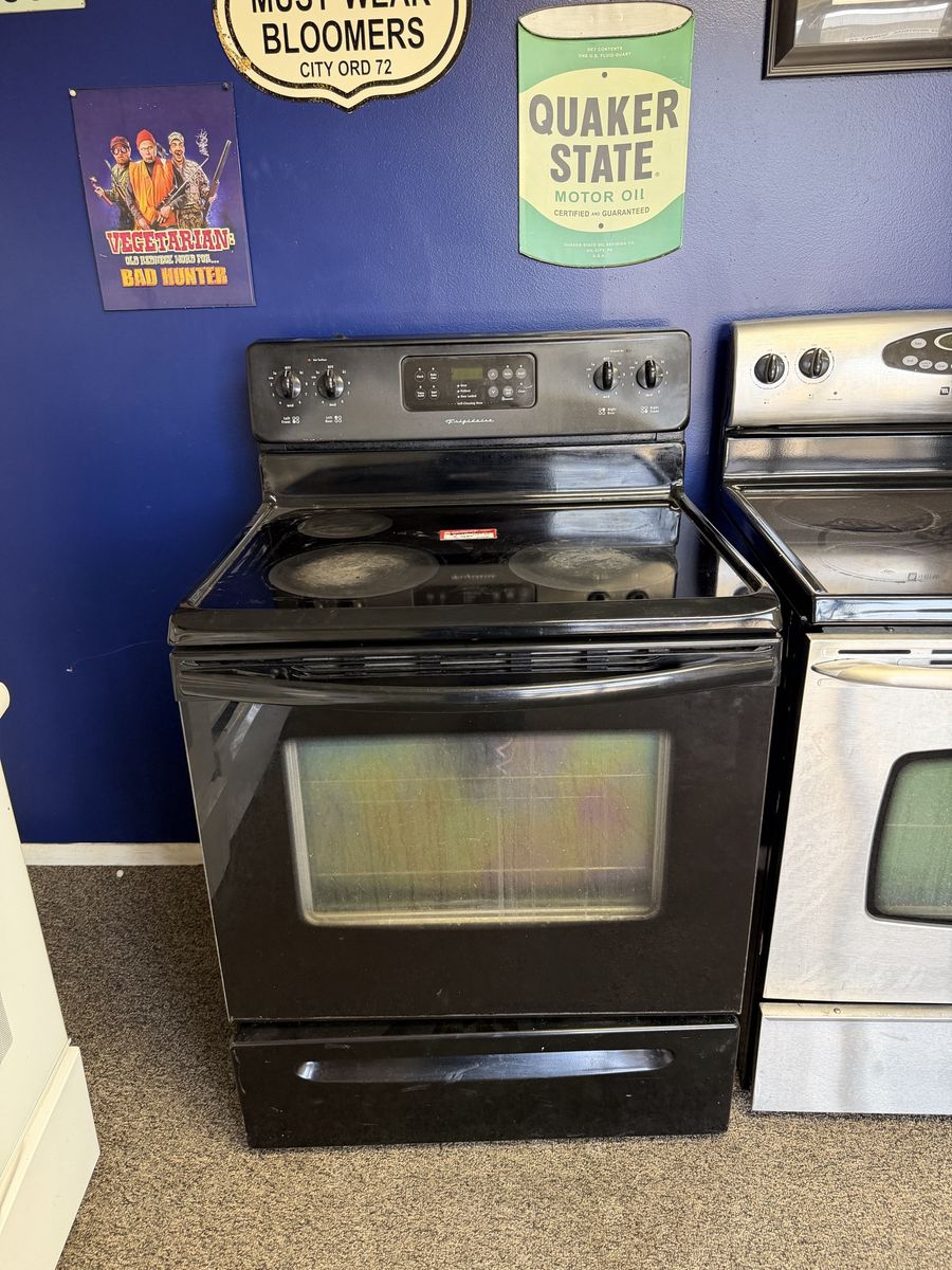 Frigidaire Black Electric Smooth Top Range Oven