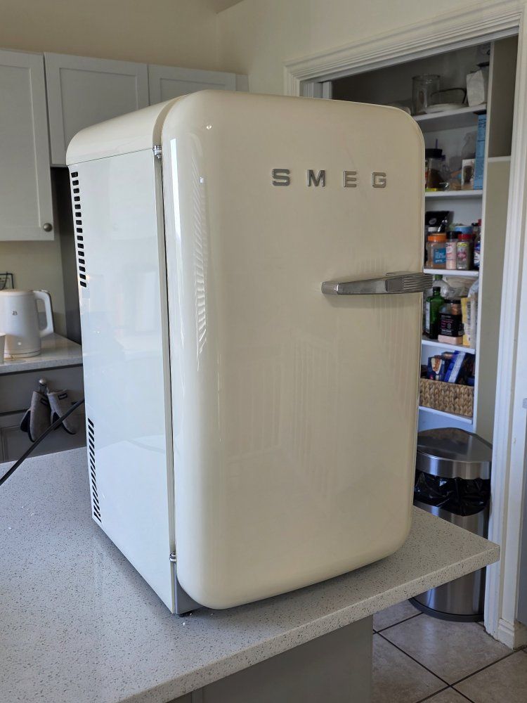 Smeg FAB5URCR3 1.2 cu ft Retro-Style Mini Refrigerator - Cream, Right Hinge