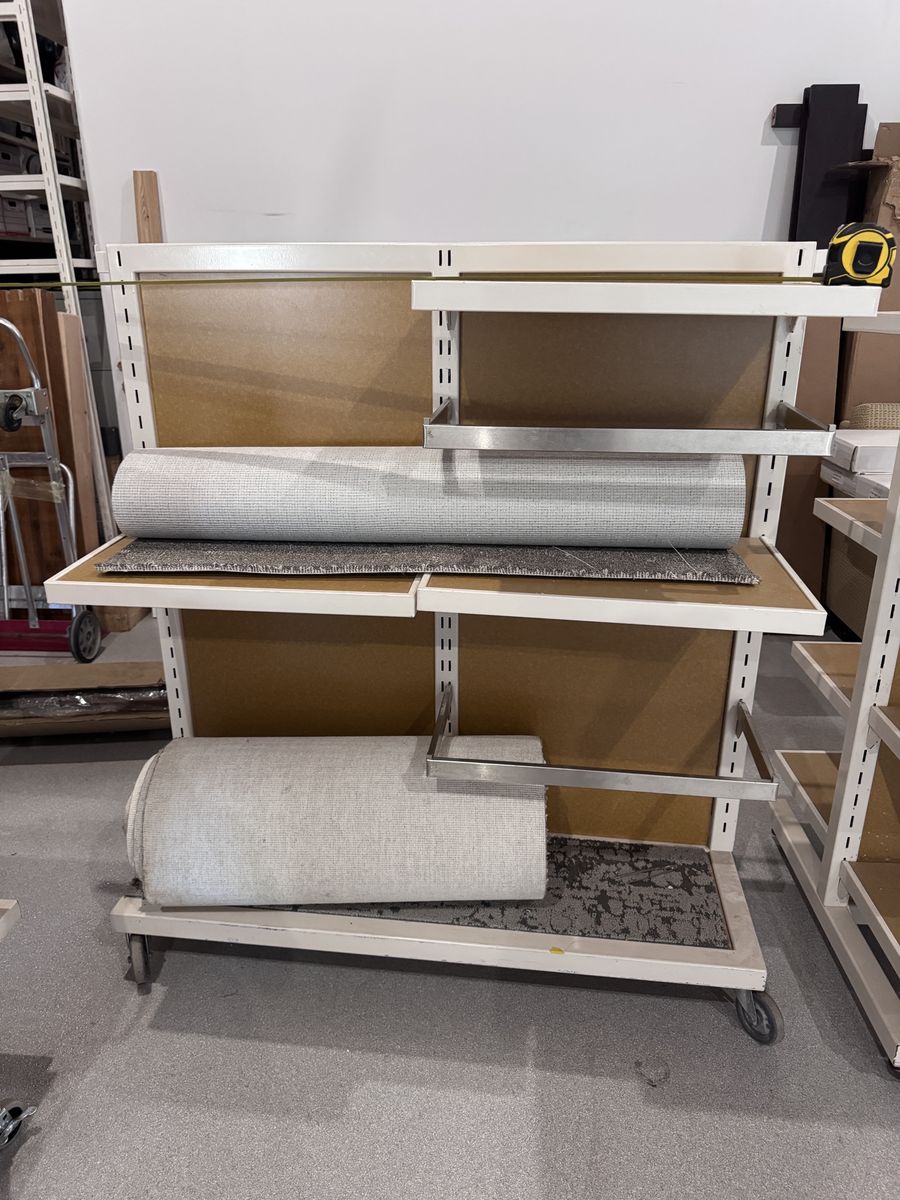 Metal shelving unit
